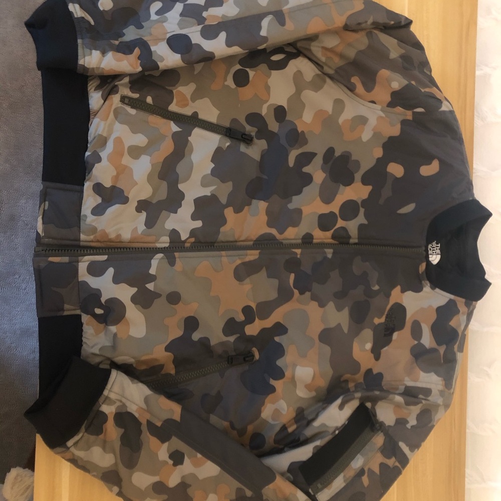 North Face Camo Jacket - Women’s Med